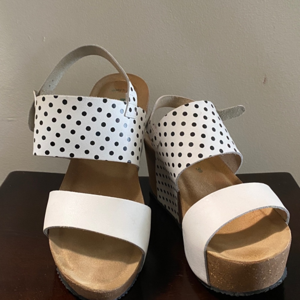 Shoes - Picture 6 of 7